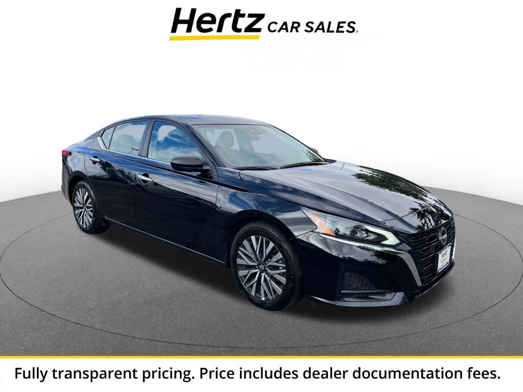 2025 Nissan Altima SV — photo 1 of 13