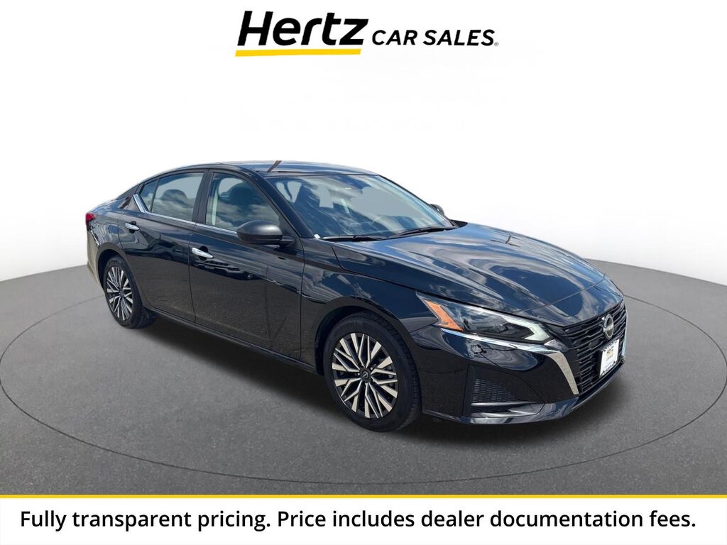 2025 Nissan Altima SV — photo 1 of 13
