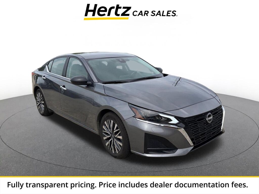 2025 Nissan Altima SV — photo 1 of 13