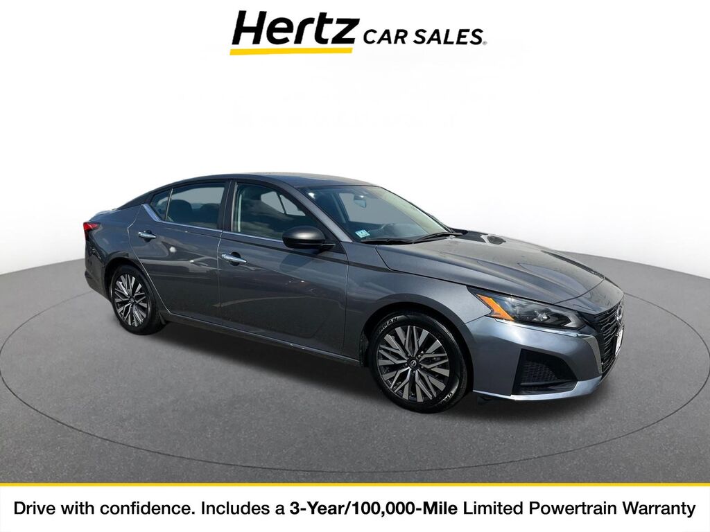2025 Nissan Altima SV — photo 1 of 11