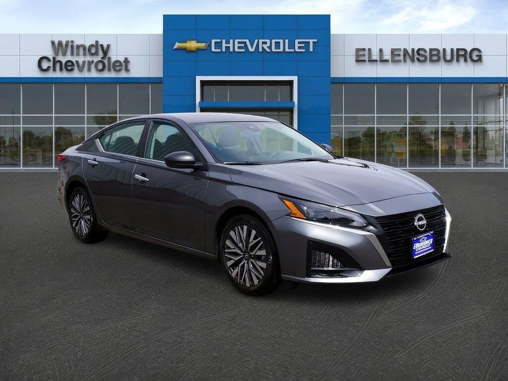 2025 Nissan Altima 2.5 SV — photo 1 of 15
