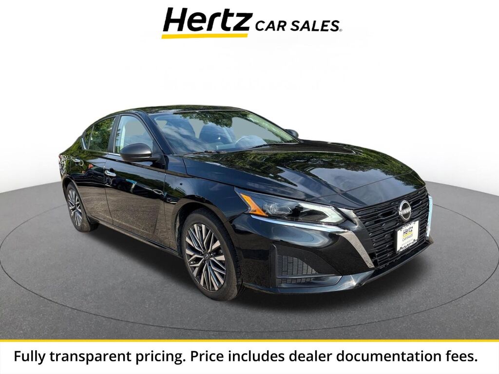 2025 Nissan Altima SV — photo 1 of 13