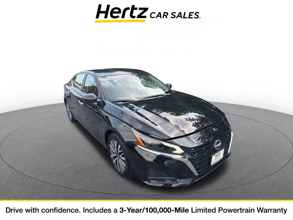2025 Nissan Altima SV — photo 1 of 11