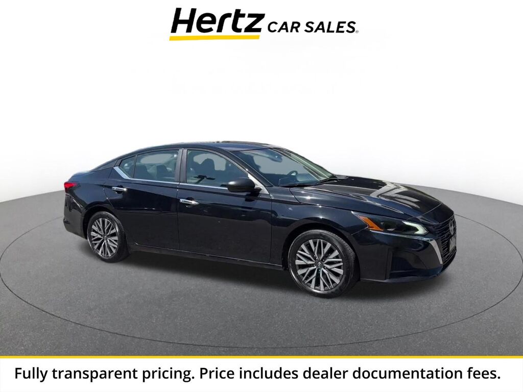 2025 Nissan Altima SV — photo 1 of 13