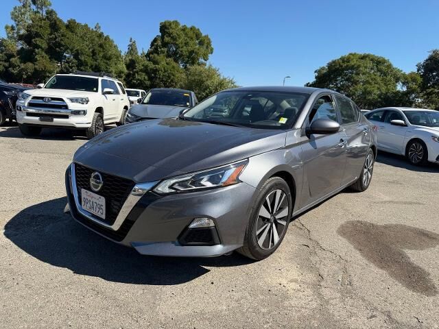 2022 Nissan Altima 2.5 SV — photo 1 of 3