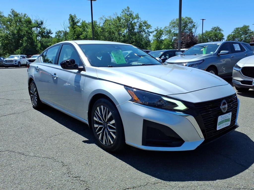 2023 Nissan Altima 2.5 SV — photo 1 of 26