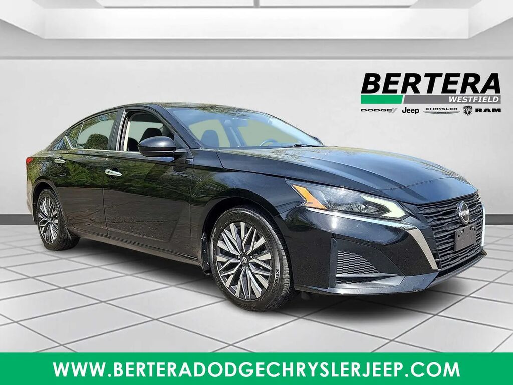 2023 Nissan Altima 2.5 SV — photo 1 of 13