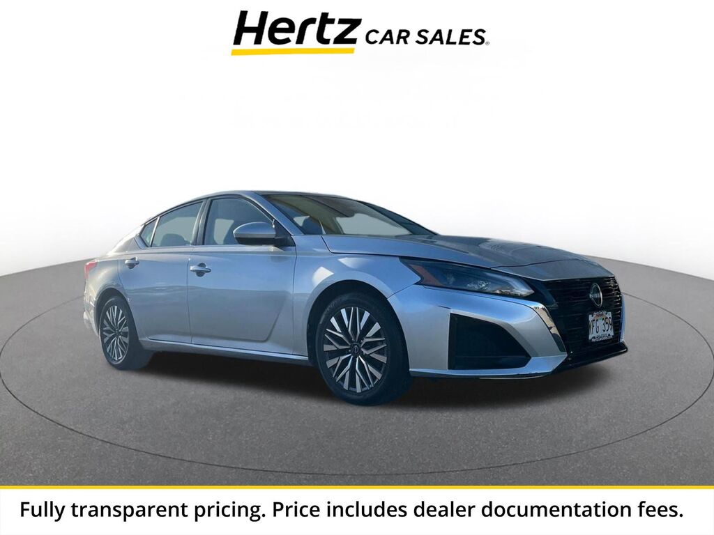 2023 Nissan Altima 2.5 SV — photo 1 of 13