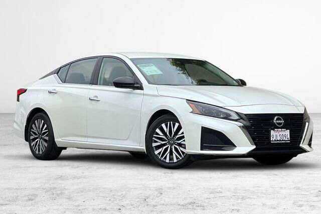 2024 Nissan Altima 2.5 SV — photo 1 of 13
