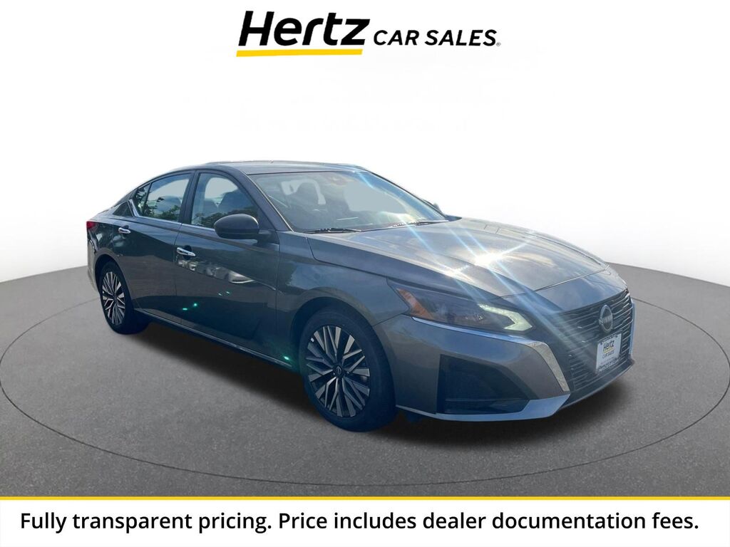 2025 Nissan Altima SV — photo 1 of 13
