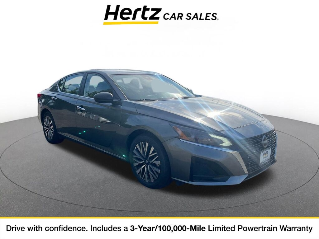 2025 Nissan Altima SV — photo 1 of 11