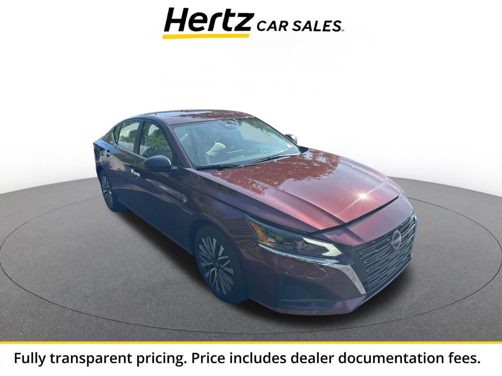 2025 Nissan Altima SV — photo 1 of 13