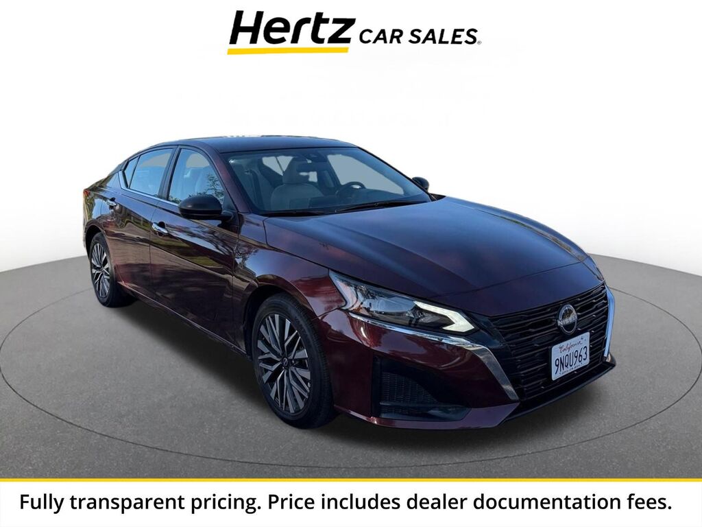 2025 Nissan Altima SV — photo 1 of 13
