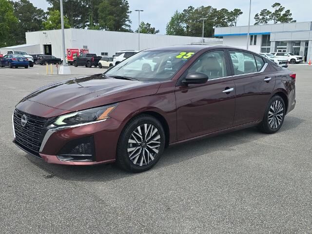 2025 Nissan Altima 2.5 SV — photo 1 of 14