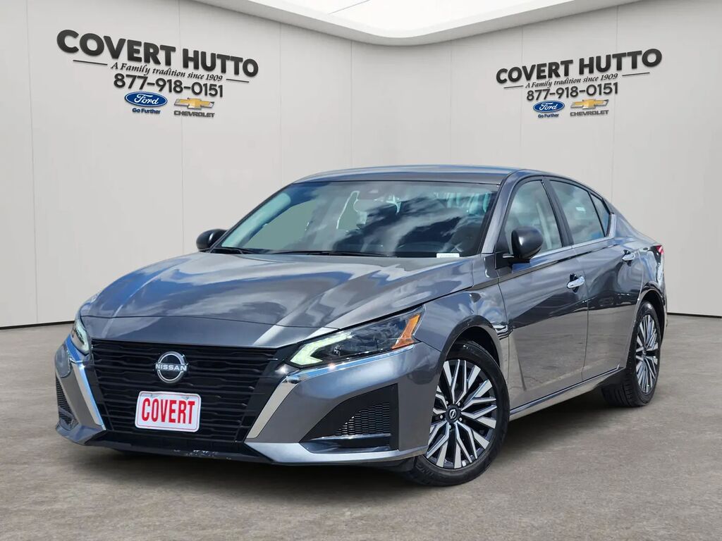 2025 Nissan Altima 2.5 SV — photo 1 of 13