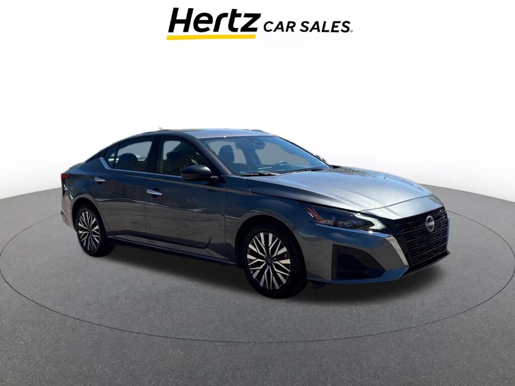 2025 Nissan Altima SV — photo 1 of 13