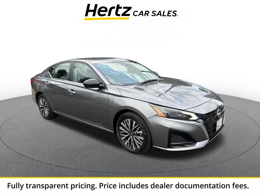 2025 Nissan Altima SV — photo 1 of 13