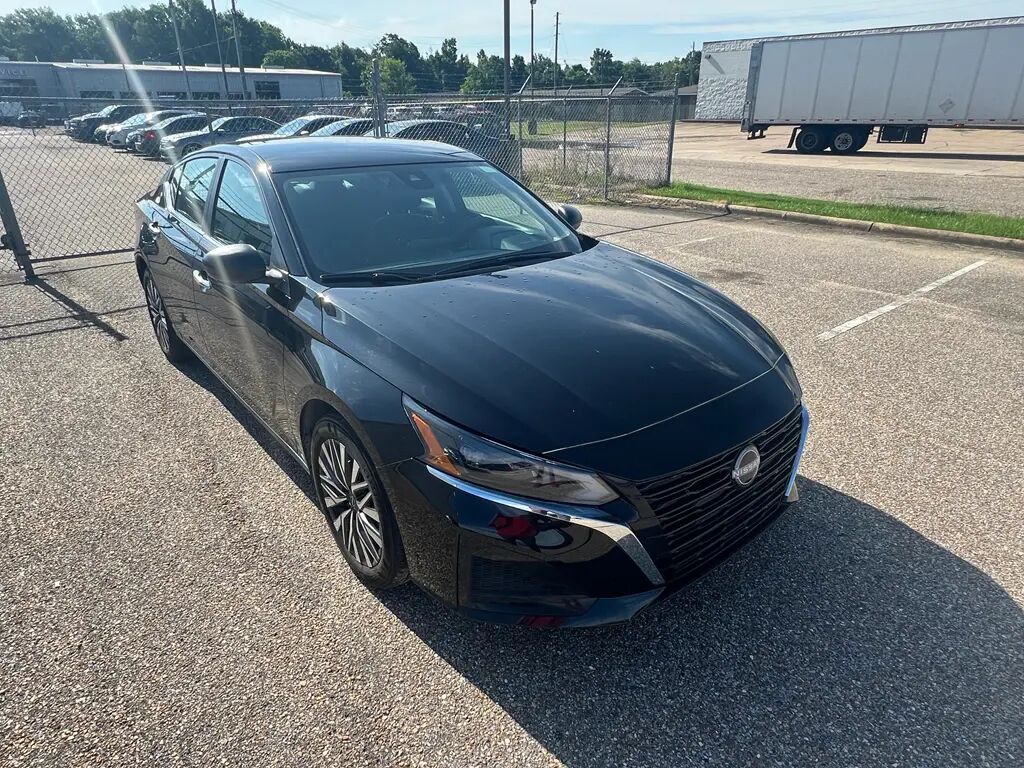 2025 Nissan Altima 2.5 SV — photo 1 of 12
