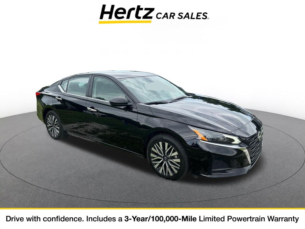 2025 Nissan Altima SV — photo 1 of 11