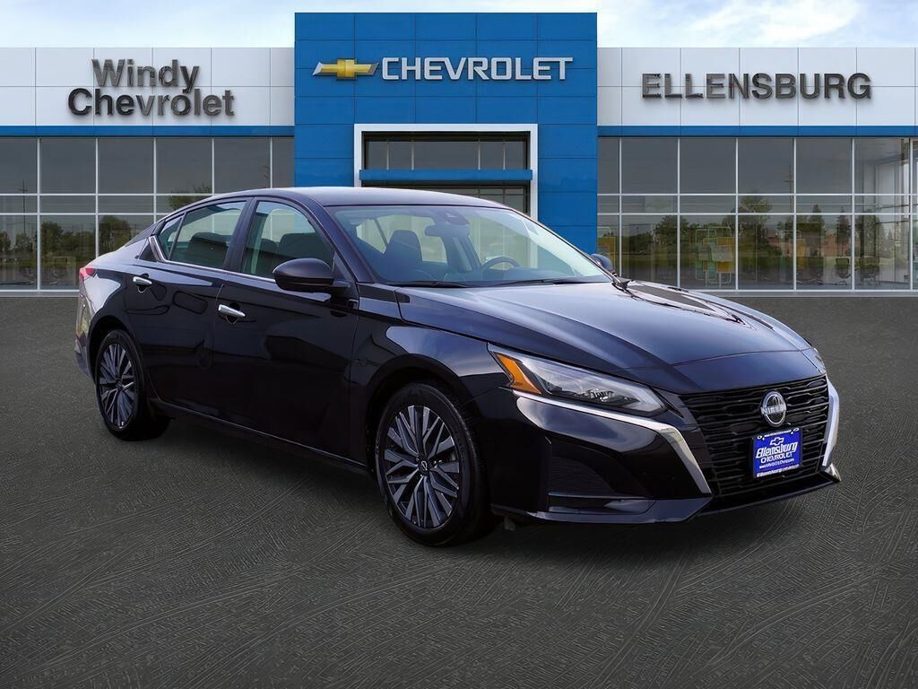 2025 Nissan Altima 2.5 SV — photo 1 of 49