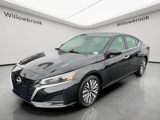 2025 Nissan Altima 2.5 SV — photo 1 of 47