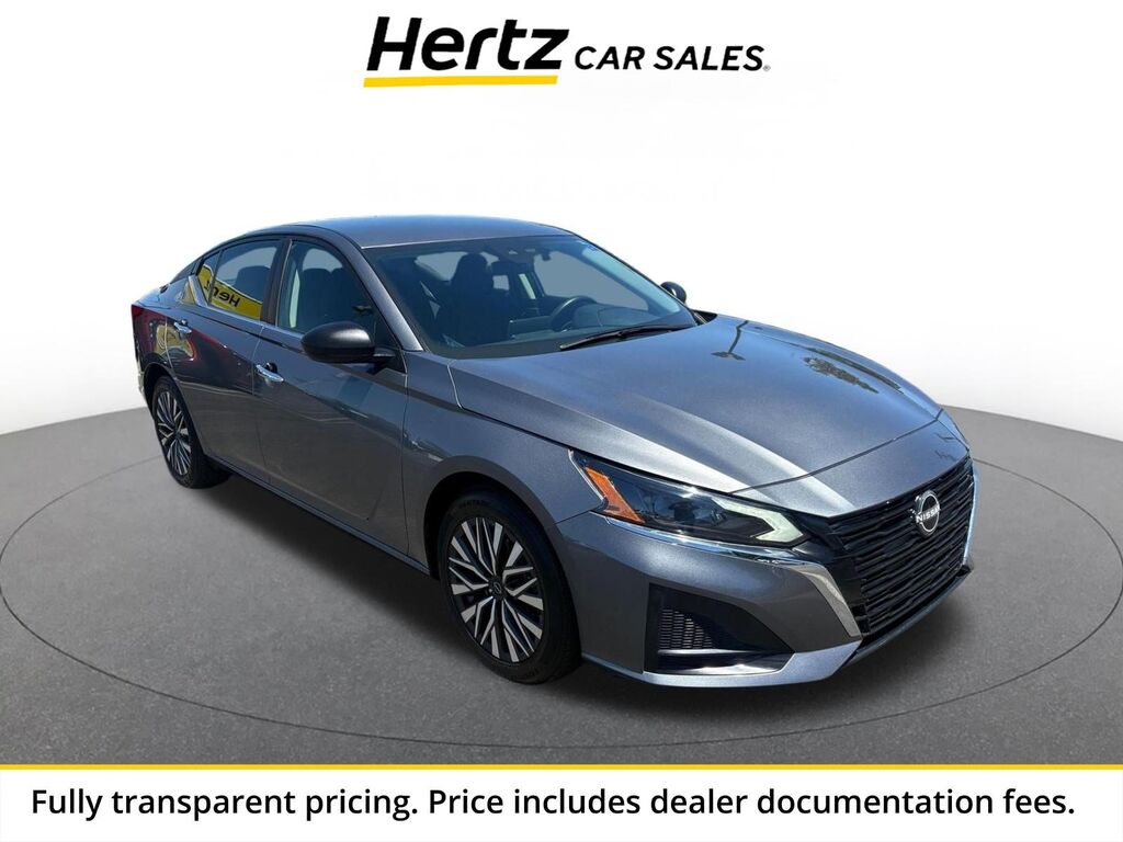 2025 Nissan Altima SV — photo 1 of 13