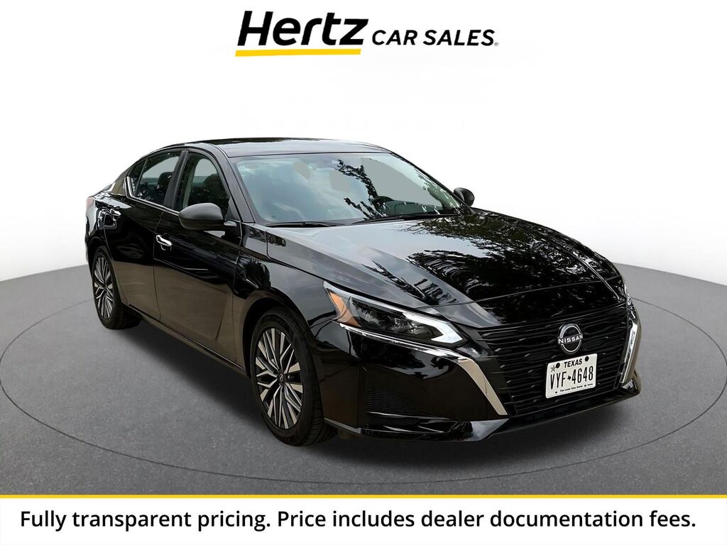 2025 Nissan Altima SV — photo 1 of 11