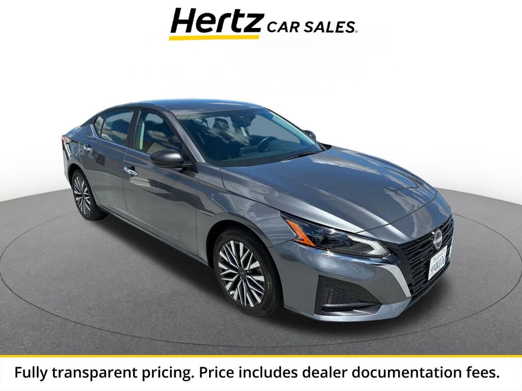 2025 Nissan Altima SV — photo 1 of 13
