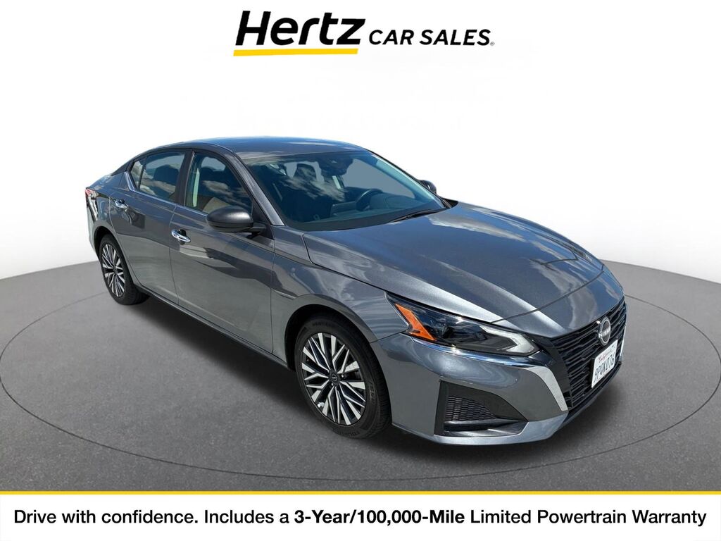 2025 Nissan Altima SV — photo 1 of 11