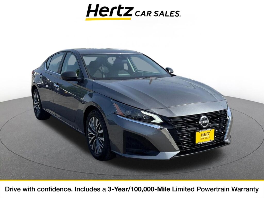 2025 Nissan Altima SV — photo 1 of 11