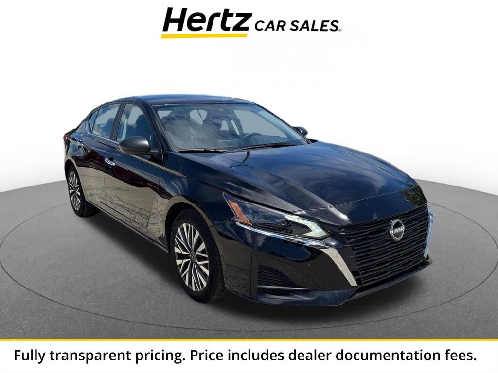 2025 Nissan Altima SV — photo 1 of 13