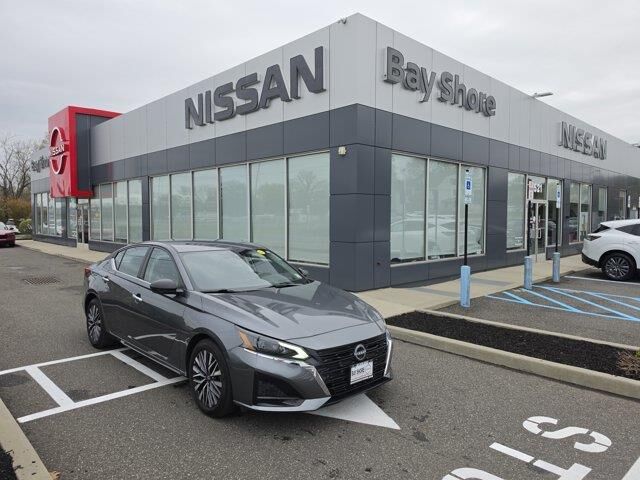 2025 Nissan Altima 2.5 SV — photo 1 of 117