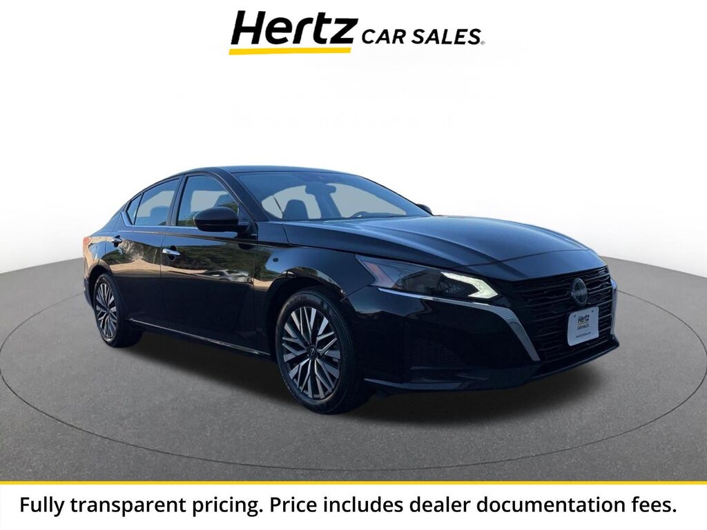 2025 Nissan Altima SV — photo 1 of 13