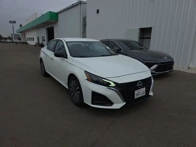 2025 Nissan Altima 2.5 SV — photo 1 of 15