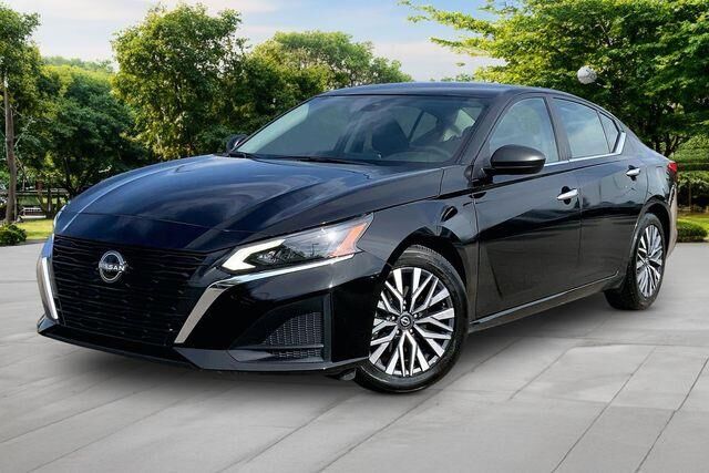 2025 Nissan Altima 2.5 SV — photo 1 of 13