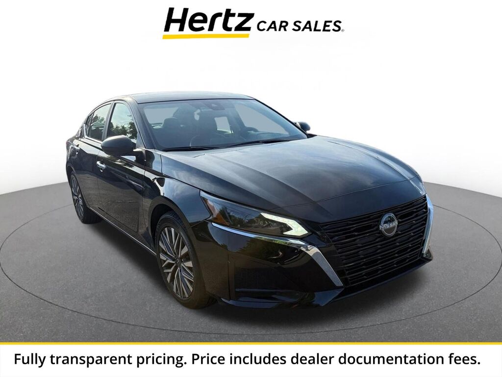 2025 Nissan Altima SV — photo 1 of 13