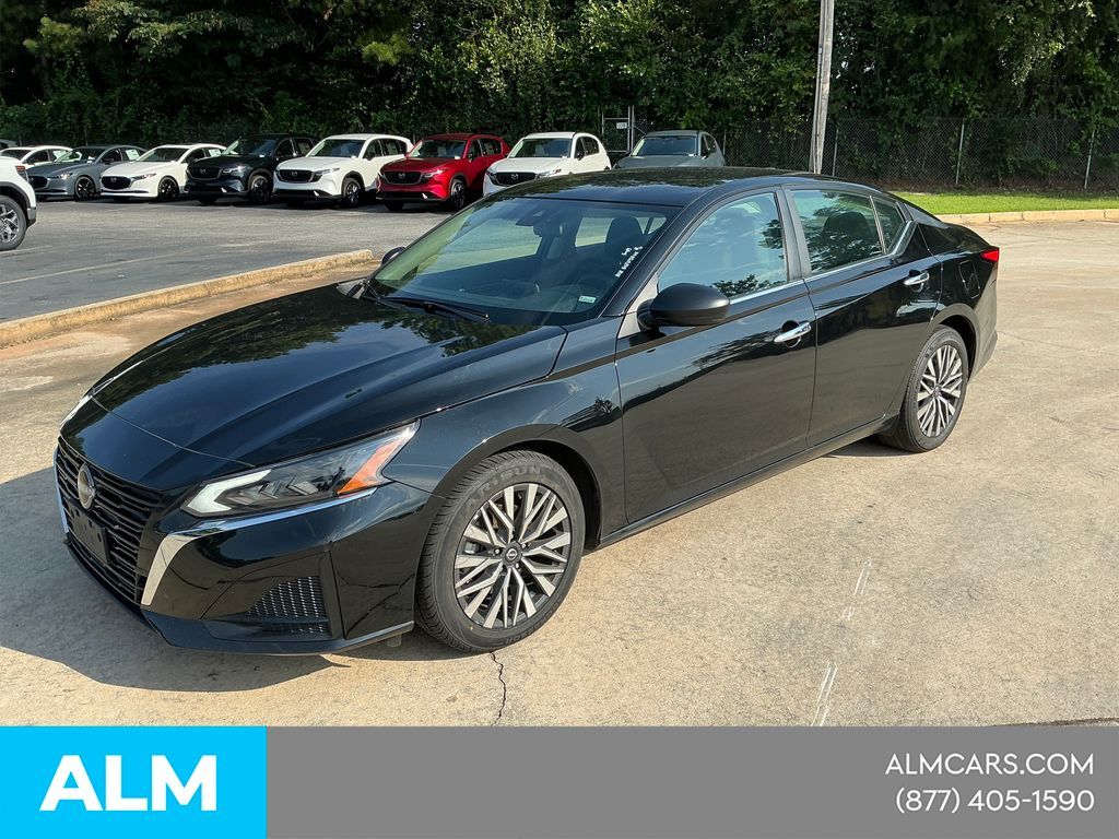 2025 Nissan Altima 2.5 SV — photo 1 of 13