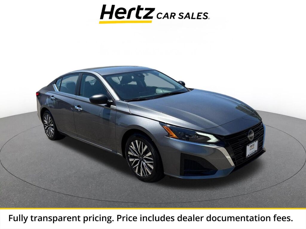 2025 Nissan Altima SV — photo 1 of 13