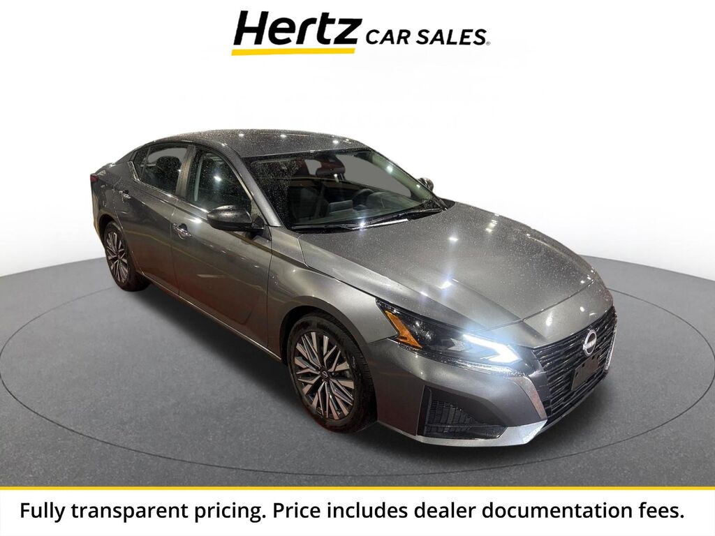 2025 Nissan Altima SV — photo 1 of 2