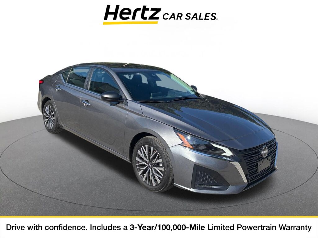 2025 Nissan Altima SV — photo 1 of 11