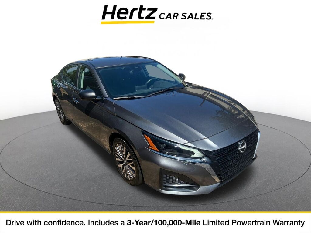 2025 Nissan Altima SV — photo 1 of 11