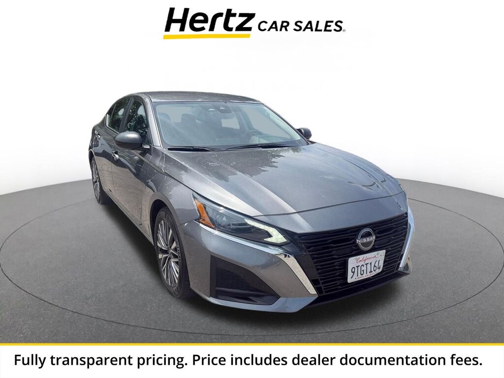 2025 Nissan Altima SV — photo 1 of 13