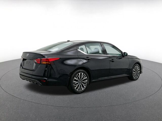 2025 Nissan Altima SV — photo 1 of 4