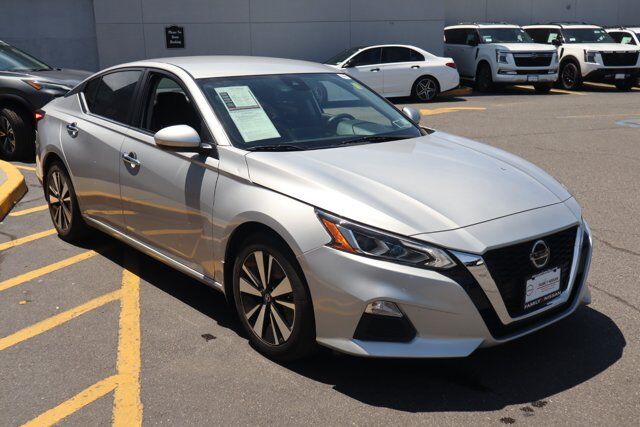 2021 Nissan Altima 2.5 SV — photo 1 of 13
