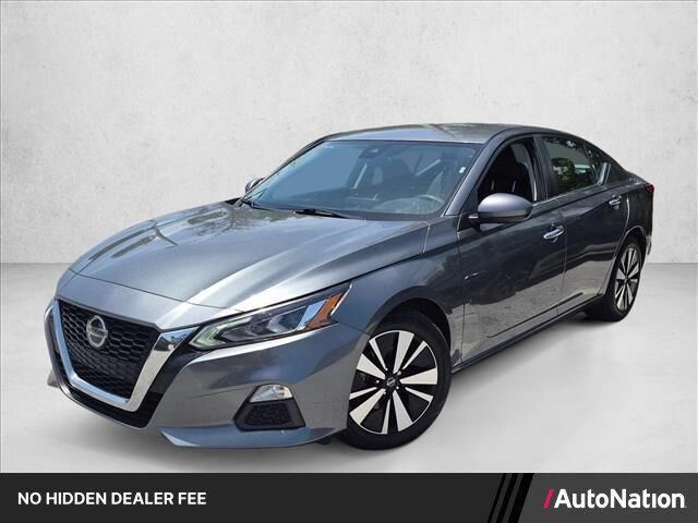 2022 Nissan Altima 2.5 SV — photo 1 of 52