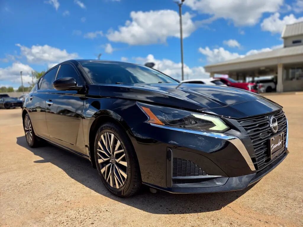 2023 Nissan Altima 2.5 SV — photo 1 of 13