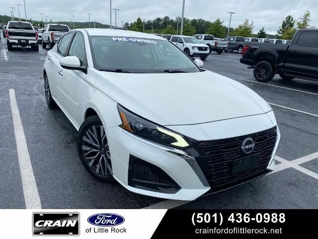 2023 Nissan Altima 2.5 SV — photo 1 of 14