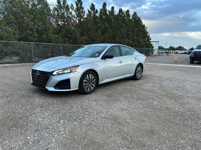 2024 Nissan Altima 2.5 SV — photo 1 of 24