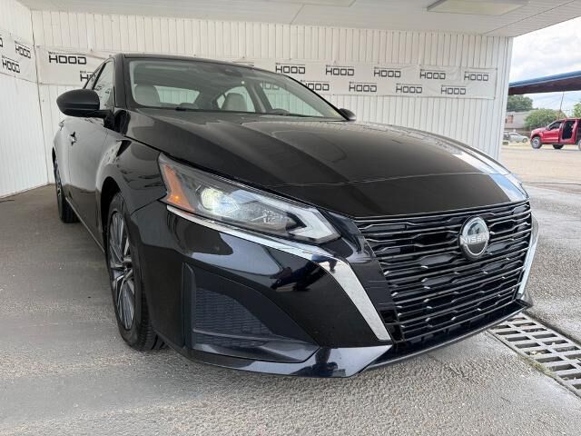 2024 Nissan Altima 2.5 SV — photo 1 of 26