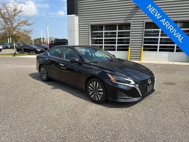 2024 Nissan Altima 2.5 SV — photo 1 of 13